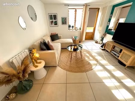 maison rénovée au coeur du village