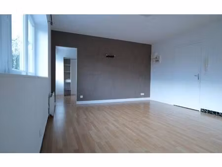 location appartement  m² t-2 à la ferté-gaucher  670 €