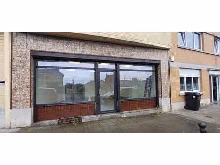 à louer : rez de chaussé commercial de 100 mètres carrés