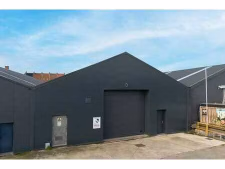 magazijn (750m²) met kantoor (50m²) te huur in deinze