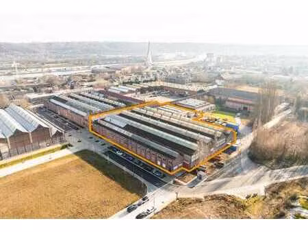 entrepôts et bureaux (+/- 5.000m²)  terrain +/- 6.500m²