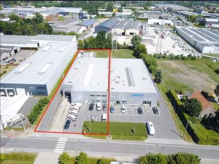 beau bâtiment commercial à temse