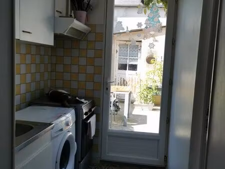 maison f4 avec cour et bâtiment proche laon