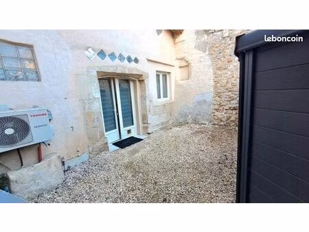 t2 en fond de cour à jonquières-saint-vincent