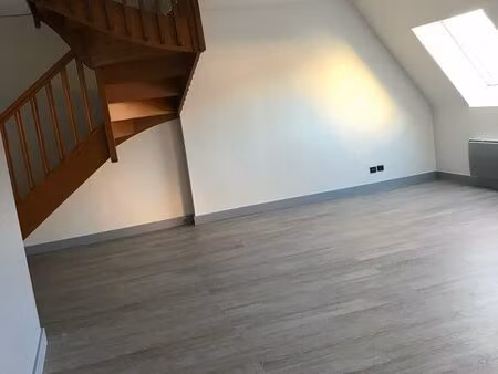 appartement refait à neuf très lumineux en duplex avec escalier en bois  avec garage et ce