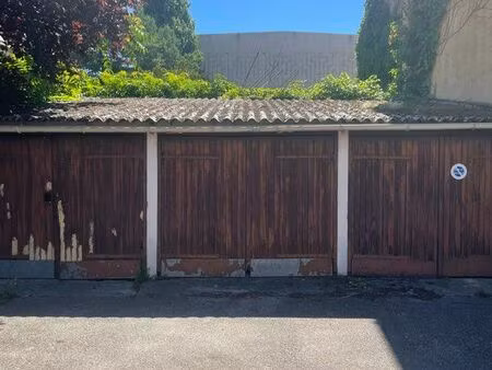 rare - lot de 7 garages sécurisés (potentiel mezzanine)
