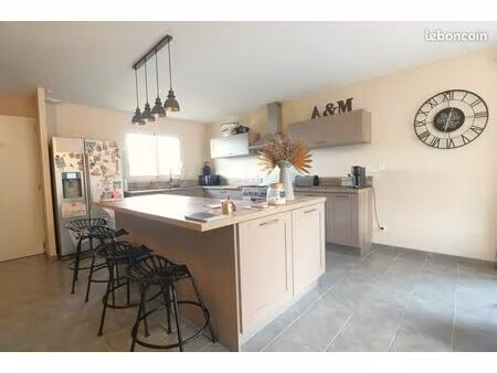 maison t4 de 2019 sur terrain paysagé de 456 m²