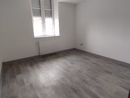 a louer t3 dans un batiment communal