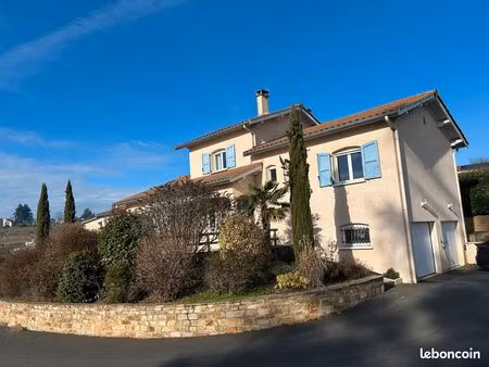 villa 125m² - 3225m² terrain - piscine - au calme