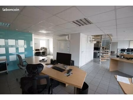 bureaux 166 m² cercié