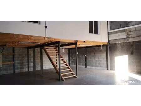 entrepot avec bureaux