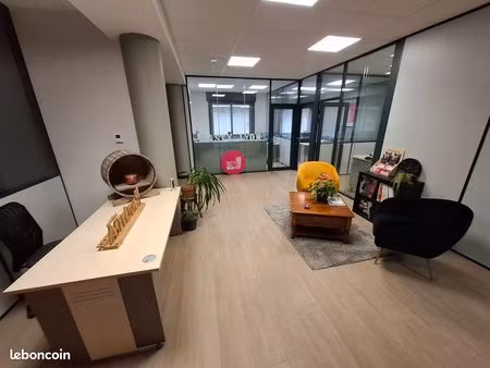 bureau fermé de 5 78 m² et 6 45m²