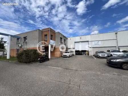 local d'activité 1 603 m²