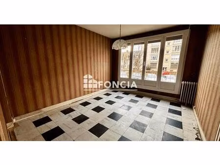 appartement t2 à rénover – rez-de-chaussée surélevé