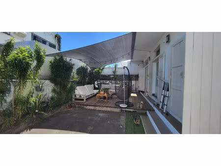 ensemble immobilier / deux maisons jumelées saint denis 10 pièce(s) 207.34 m2