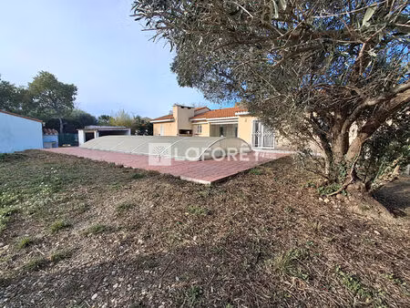 a vendre - toulouges - villa 4 faces de plain-pied avec piscine sur parcelle de 1294m²