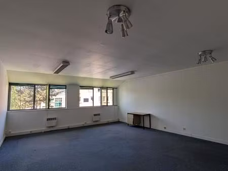 a louer 39 38 m² de bureaux - champs sur marne (77420)