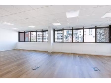 bureaux rénovés métro croix de chavaux (m9)