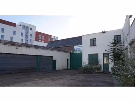 a louer  local d'activités à aubervilliers de 1400 m²   au pied de la a86  disponible 3 mo
