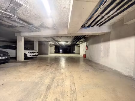 vente garage et parking à aix-en-provence (13080) : à vendre / aix-en-provence