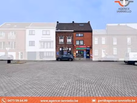 ensemble immobilier : rez commercial + 2 appartements