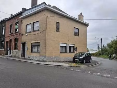 belle maison a renover  a proximite de toutes commodites