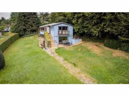 charmante maison à quatre façades dans la pittoresque ville