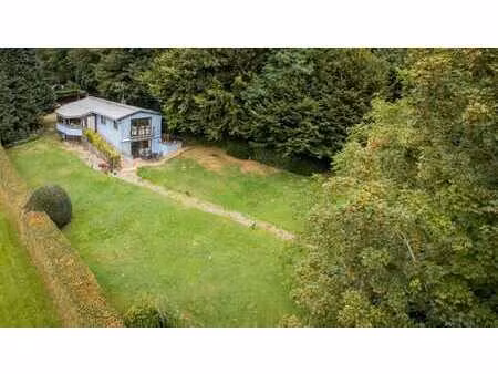 charmante maison à quatre façades dans la pittoresque ville