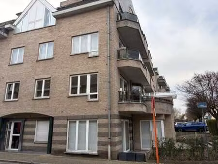 grand appartement avec 2 chambres et garage.