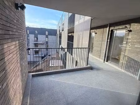 appartement 3 chambres  grande terrasse 25 m2 et parking