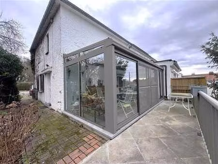 maison 3 façades lumineuse avec 3 chambres et jardin