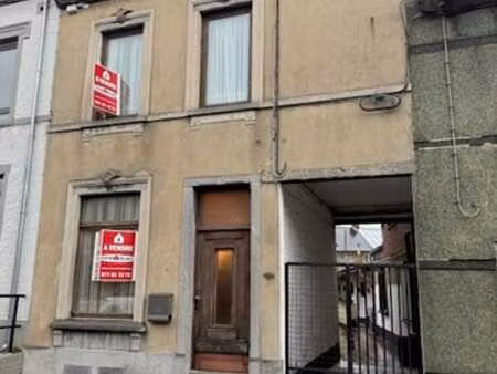 maison a renover  3 chambres  jardinet