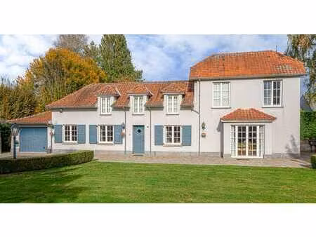 prachtig landhuis met karakter en grote tuin te itterbeek