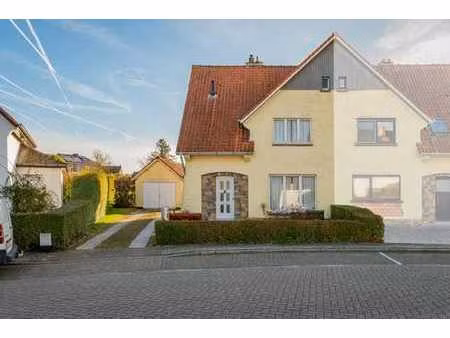 charmante maison avec jardin de 10a22ca et garage