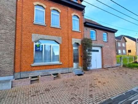 maison avec grand garage  4 chambres et diverses dépendances