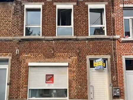 maison d'habitation - 2 chambres - très lumineuse  avec cour