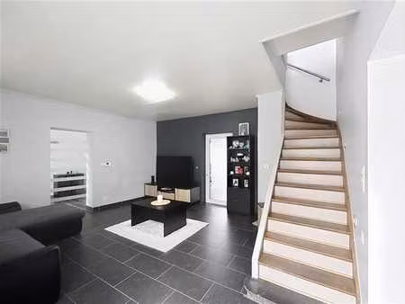 spacieuse villa 4 façades en excellent état