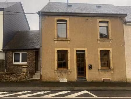 maison mitoyenne avec garage.