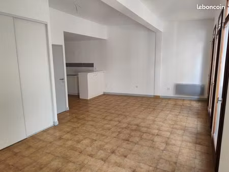 t2 meublé – 58 m² – centre du village