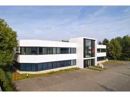 bureaux et entrepôts bénéficiant d’une visibilité depuis ...