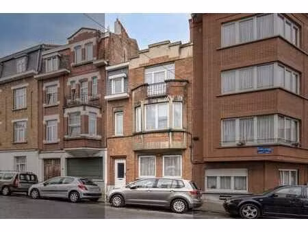 maison 4 chambres avec cour  à proximité du parc astrid.