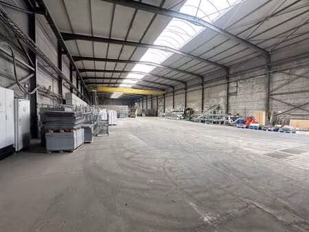 opslagruimte van 2.250 m² op terrein van 6.400 m² te huur