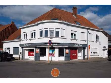 ruim handelspand met woonst in lauwe