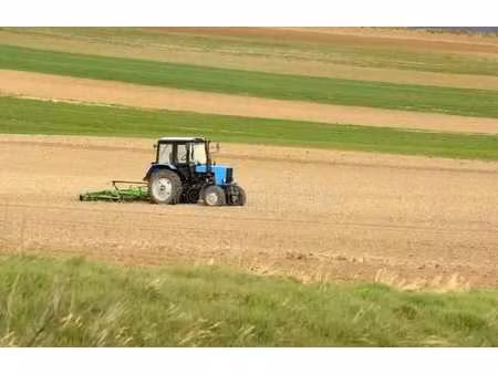terrain agricole bien situé  libre de bail  à proximité du c