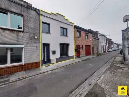 maison 3 chambres avec petite cour