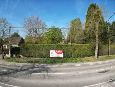 accès facile a8  terrain pour villa 4 façades