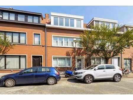 gerenoveerd appartement met één slaapkamer in wilrijk