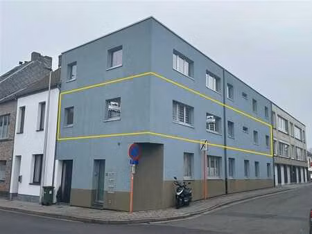 ruim appartement met 2 slaapkamers en garage