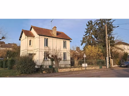 maison ancienne de 108m2 habitables sur 429m2 de jardin clos