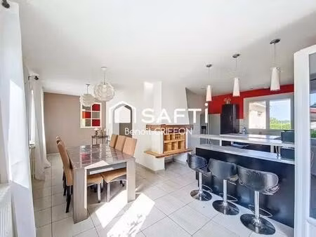 vente maison 8 pièces 137 m² cugand-la-bernardière (85610)